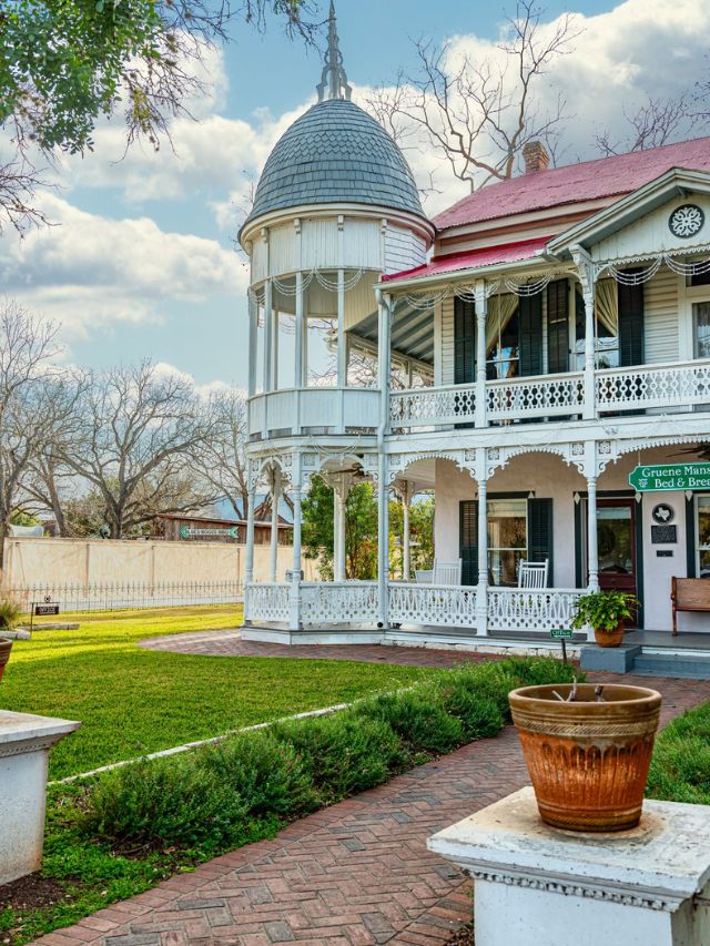 10 of the Best Small Towns in Texas That You Don't Hear About Enough (1)